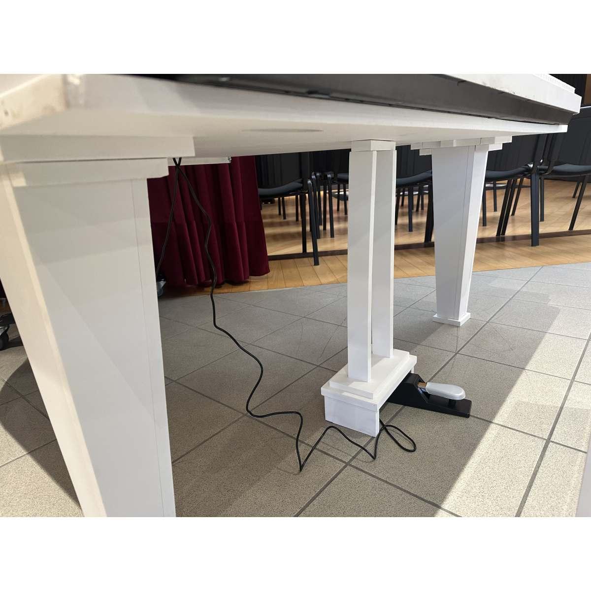 Pianoforte scenografico Coda Modello A100 finitura bianco satinato